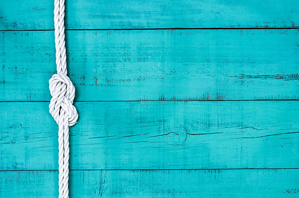 blank wood sign with white rope border - strandbordjes stockfoto's en -beelden