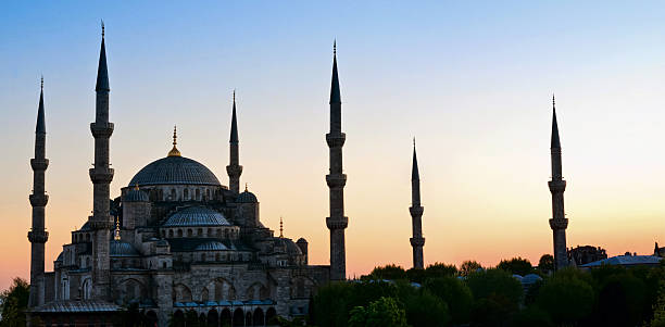 Blue Mosque in Istanbul. Turke Sultan Ahmed Mosque known as the Blue Mosque at dusk, in Istanbul. Turkey türkiye country stock pictures, royalty-free photos & images