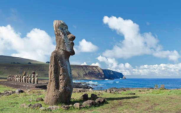 Blue sky over Moai at Easter Island Chile http://farm6.static.flickr.com/5019/5549114294_2c70507e94.jpg rapa nui stock pictures, royalty-free photos & images