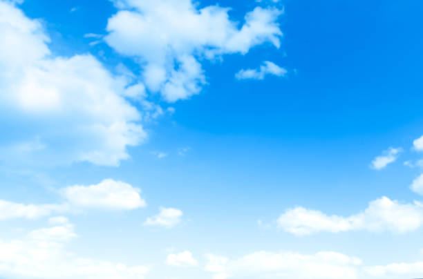 bulut ile mavi gökyüzü - gökyüzü stok fotoğraflar ve resimler