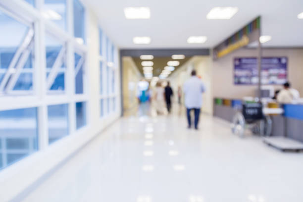 病院や診療所のイメージで廊下の画像の背景をぼかし - 病院 ストックフォトと画像