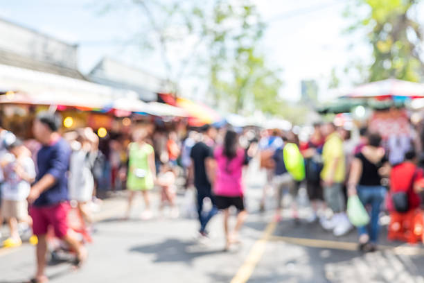 blurred background : people shopping at market fair in day - street motion blur stockfoto's en -beelden