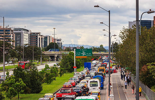 コロンビア-trancón bogotá、avenida el dorado - バス高速輸送システム 写真 ストックフォトと画像