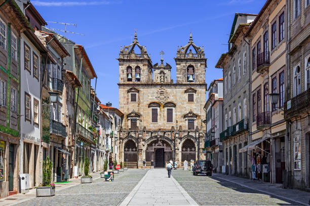 braga cathedral, the oldest of all cathedrals in portugal - braga imagens e fotografias de stock