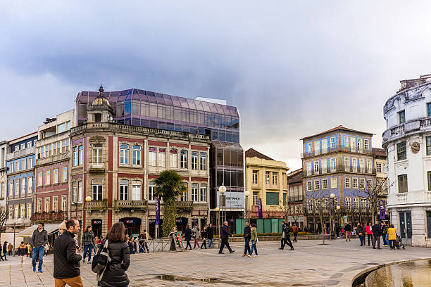 braga centro da cidade de quadrados, em portugal - braga imagens e fotografias de stock