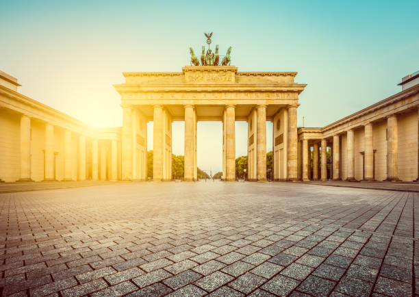 Brandenburg Gate at sunrise, Berlin, Germany sunrise, Berlin, Germany Famous Brandenburger Tor (Brandenburg Gate), one of the best-known landmarks and national symbols of Germany, in beautiful golden morning light at sunrise with lens flare effect, Berlin, Germany outcrop stock pictures, royalty-free photos & images