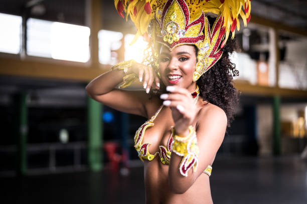 Brazilian woman dancing samba for the famous carnival parade The best of Brazilian carnival mardi gras women stock pictures, royalty-free photos & images