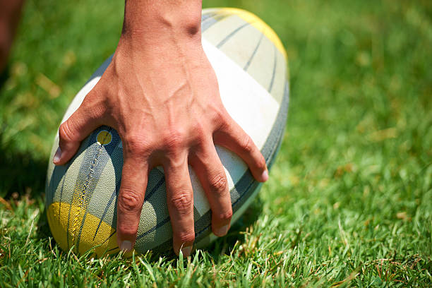 faire une pause - ballon de rugby photos et images de collection