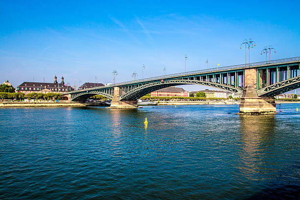 bridge on the rhine river, in mainz, germany - sainz stok fotoğraflar ve resimler