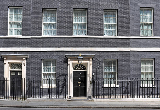 britischer premierminister - downing street stock-fotos und bilder