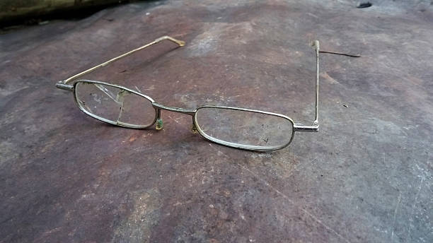 broken-glasses-on-scratched-rusty-metal-surface-picture-id626005254?k=6&m=626005254&s=612x612&w=0&h=j2F14ARi296HLP5TmQyueQeD6aQbQ0fbMYJTiAin-sk=