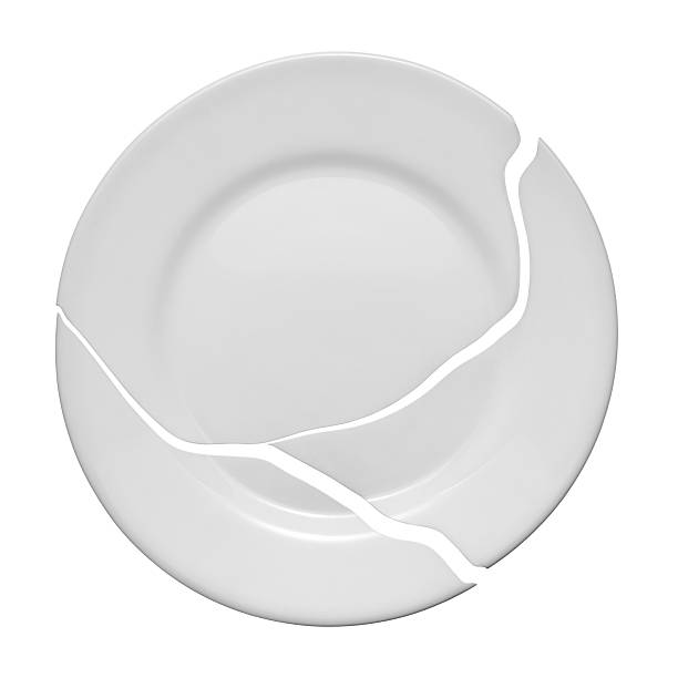 broken plate on a white background - breekbaar bord stockfoto's en -beelden