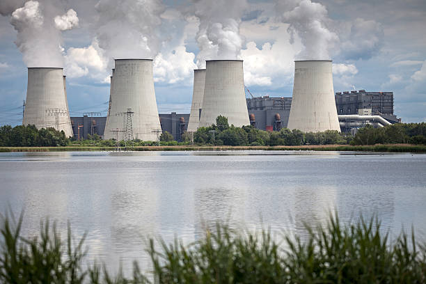 brown charbon power station - transition énergétique photos et images de collection