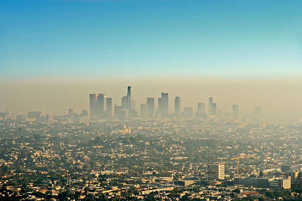 Brown Layer of Los Angeles Smog Wide shot of the downtown Los Angeles skyline bathed in smog. View from Griffith Park air pollution stock pictures, royalty-free photos & images