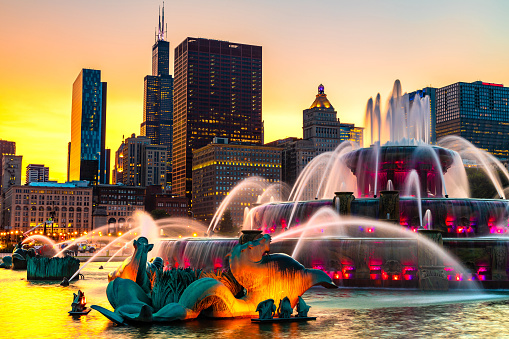 Buckingham Fountain at night in Chicago, USA