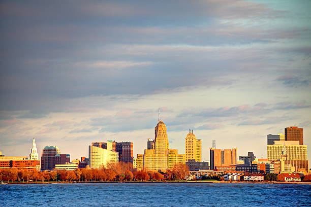 Buffalo New York Skyline Buffalo New York skyline along the banks of lake Erie. Buffalo is a city in the U.S. state of New York and the seat of Erie County located in Western New York on the eastern shores of Lake Erie. Buffalo is known for its close proximity to Niagara Falls, good museums and cultural attractions buffalo new york stock pictures, royalty-free photos & images
