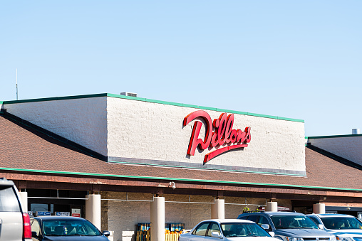 Building And Sign For Dillons Kroger Grocery Store Exterior Facade In Kansas Small Town Stock Photo - Download Image Now - Istock