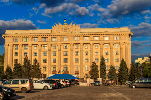 building of the regional council of kharkiv region on the freedom square in kharkov, ukraine - kharkiv imagens e fotografias de stock