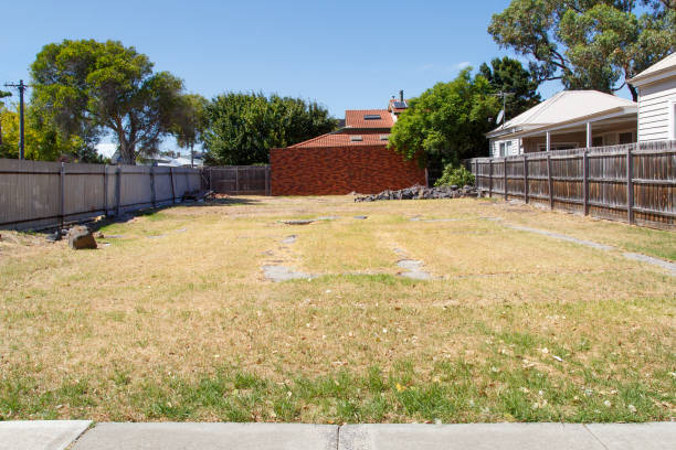 Building Plot - Melbourne Large enclosed garden area to be sold on as a building plot. Vacant land is very expensive in the Melbourne suburbs. yard grounds stock pictures, royalty-free photos & images