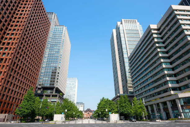丸の内と東京駅の建物 - 丸の内 ストックフォトと画像