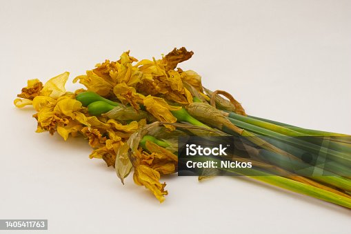 istock Bunch of dead daffodils 1405411763