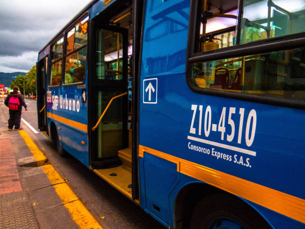 ボゴタのsitpバス - コロンビア - バス高速輸送システム 写真 ストックフォトと画像