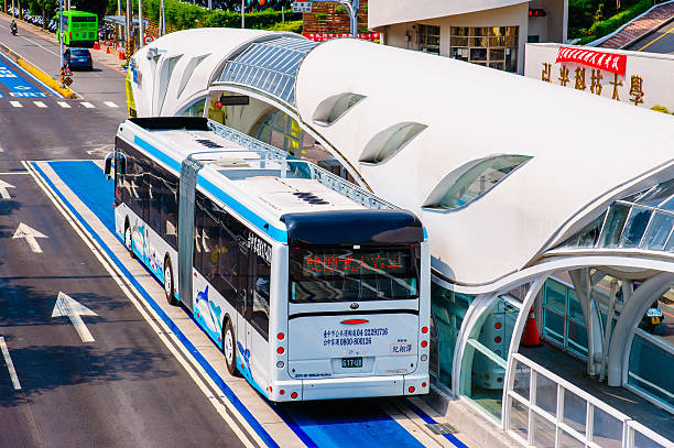 (brt)のバス高速交通システムの周回ロード（台湾ます。 - 連節バス 写真 ストックフォトと画像