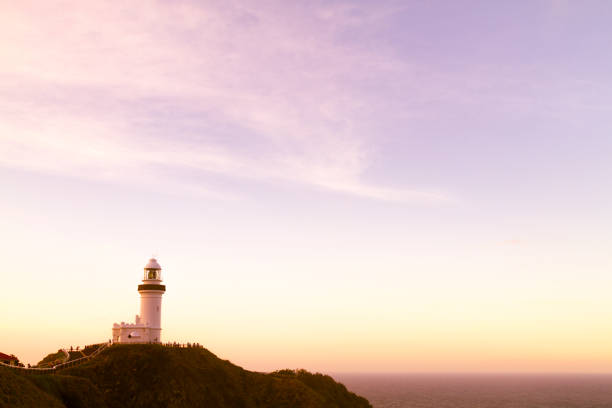 バイロン ベイ灯台、オーストラリア - バイロンベイ ストックフォトと画像