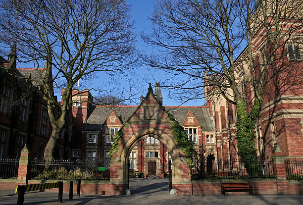 campus of university - hogeschool rood samen stockfoto's en -beelden