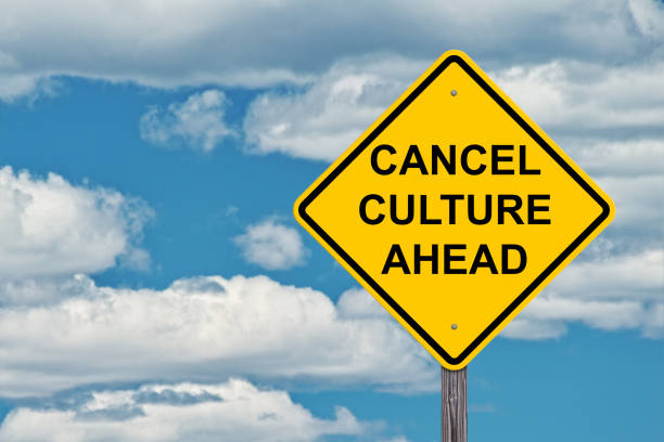 cancel culture warning sign - cancelcultuur stockfoto's en -beelden