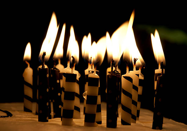 Candles Lit candles on a cake theishkid stock pictures, royalty-free photos & images