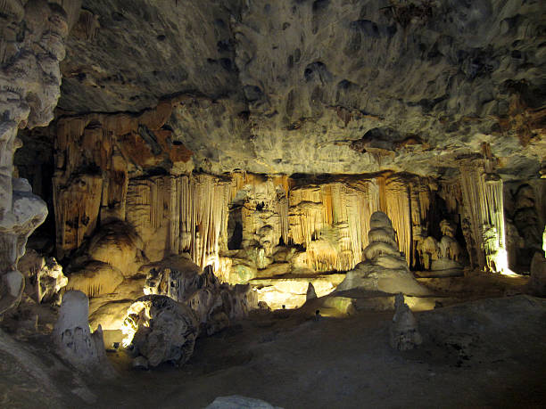 cango caves, rainbow chamber - cango stockfoto's en -beelden