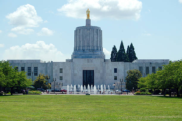 Capitol Building "Classic view of the capitol building in Salem, Ore.See also:" oregon state capitol stock pictures, royalty-free photos & images