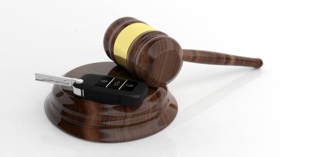 Car key and judge gavel on white 3d illustration car accident lawyer stock pictures, royalty-free photos & images