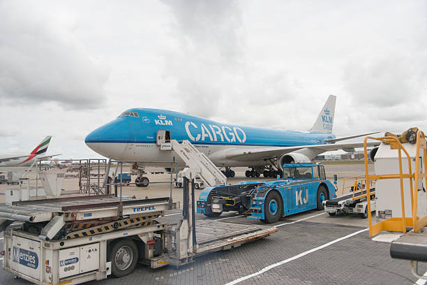 klm cargo aircraft - schiphol stockfoto's en -beelden