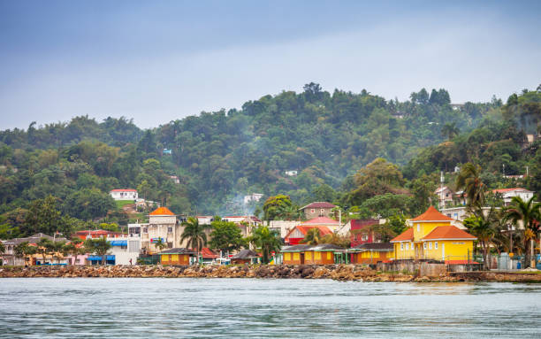 カリブ海の町 - ポートアントニオ、ジャマイカ - ジャマイカ ストックフォトと画像
