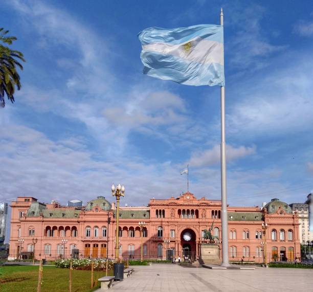casa rosada (pink house), plaza de mayo, buenos aires, argentina - argentina palacio do govern imagens e fotografias de stock