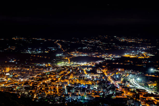 cassino di notte da montecassino - frosinone foto e immagini stock