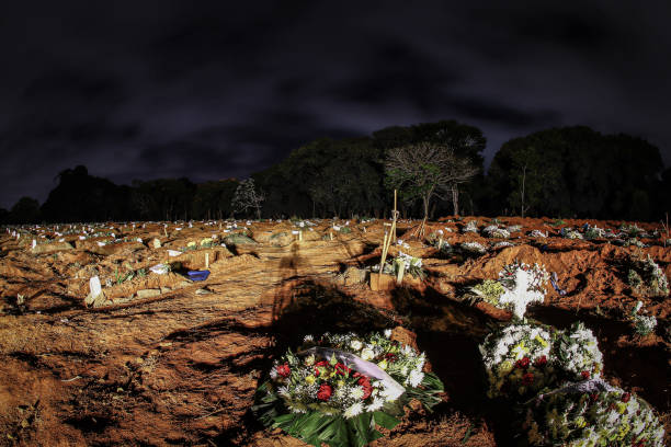 cemitery vila formosa death tombs - covid cemiterio imagens e fotografias de stock