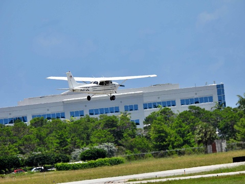 Fort Lauderdale, Broward County, Florida USA, July 4, 2022.  A Cessna fixed wing single engine, 4 seats / 1 engine, N37SE, arriving at the Fort Lauderdale Executive Airport.