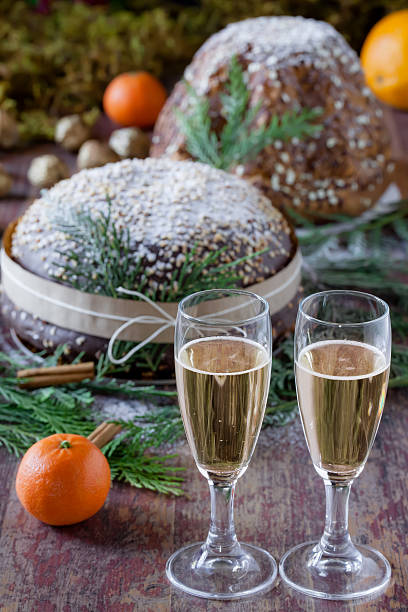 champagne e panettone - milan spezia foto e immagini stock