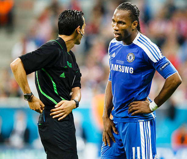 UEFA Champions League Munich, Germany - May 19, 2012: Didier Drogba of Chelsea (r) and referee Pedro Proenca during FC Bayern Munich vs. Chelsea FC UEFA Champions League Final game at Allianz Arena on May 19, 2012 in Munich, Germany. Bayern Munich stock pictures, royalty-free photos & images