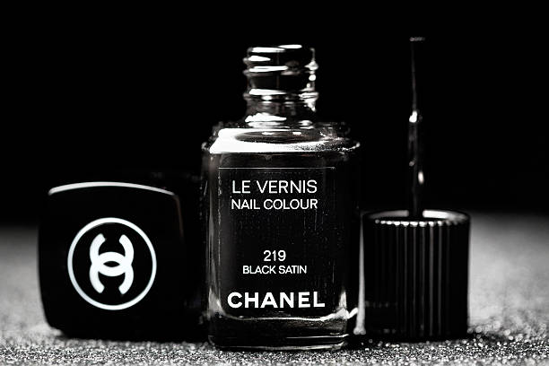 chanel black satin nail polish varnish - nail polish bottle close up stockfoto's en -beelden