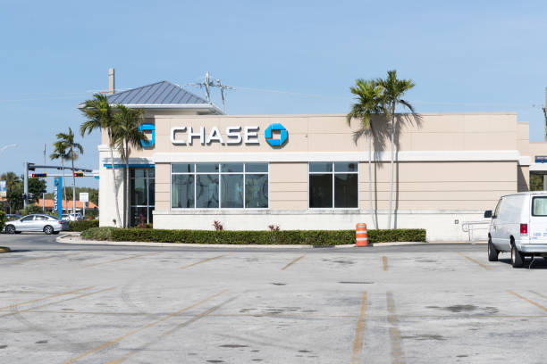 chase bank. chase is the u.s. consumer and commercial banking business of jpmorgan chase iii - jp morgan imagens e fotografias de stock