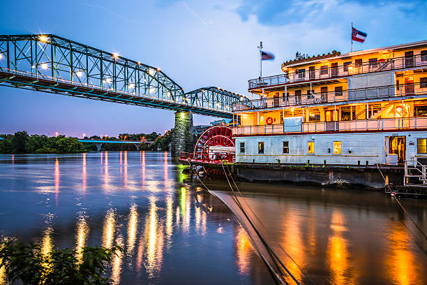 Chattanooga Tennessee Chattanooga, Tennessee, USA at night on the river. chattanooga stock pictures, royalty-free photos & images