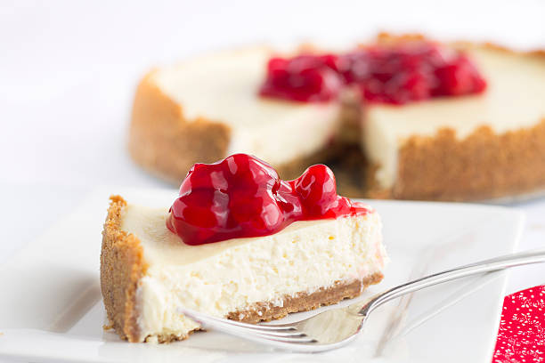 cherry cheesecake - kwarktaart stockfoto's en -beelden