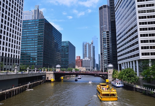 シカゴ シカゴ川の水上タクシーです アメリカ合衆国のストックフォトや画像を多数ご用意 Istock