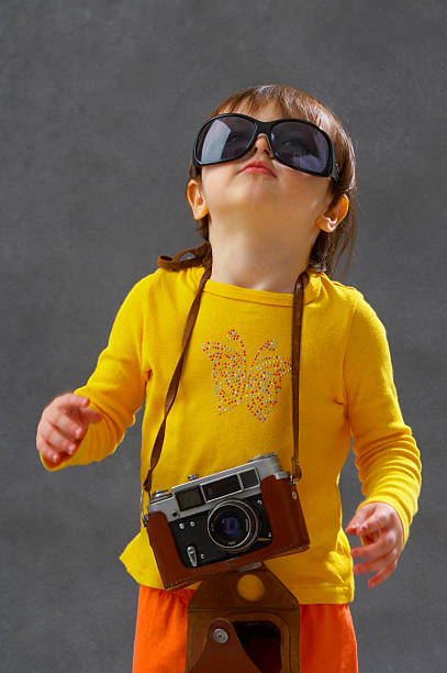 criança e a câmara - sturm imagens e fotografias de stock