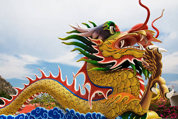 中国の龍のイメージと空の背景 - 龍 ストックフォトと画像