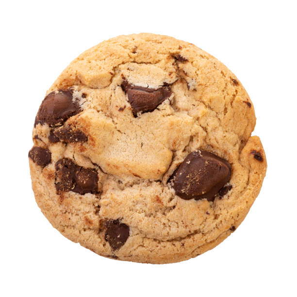 chocolate chip cookies geïsoleerd op witte achtergrond. - koekje stockfoto's en -beelden